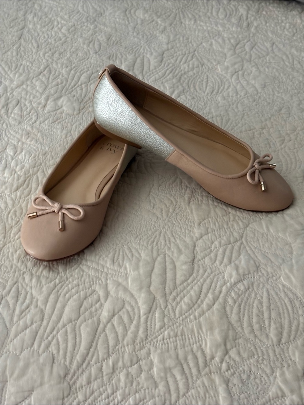 Crown & Ivy Women’s Two-Tone Ballet Flats in Tan and White
